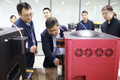 焦作工信局局長付希強一行蒞臨設計城參觀考察