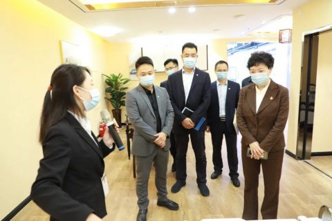 示范區管委會主任宮衛紅陪同中國汽車工程研究院領導一行到訪設計城參觀