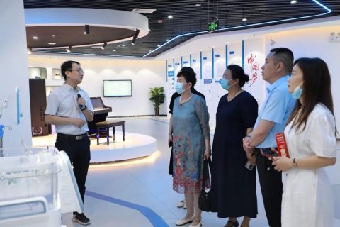 焦作市中站區統戰部副部長王雪力帶領區新聯會會員一行蒞臨設計城參觀考察