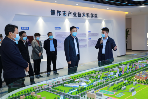 省委組織部黨員干部駐村工作辦公室主任王剛一行蒞臨設計城參觀調研